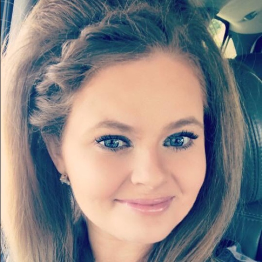 Meet your Posher, Alyssa
